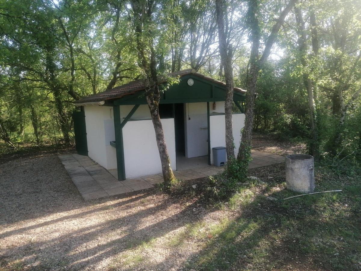 Emplacement Tente Camping Car Saint-Aubin-de-Nabirat Luaran gambar