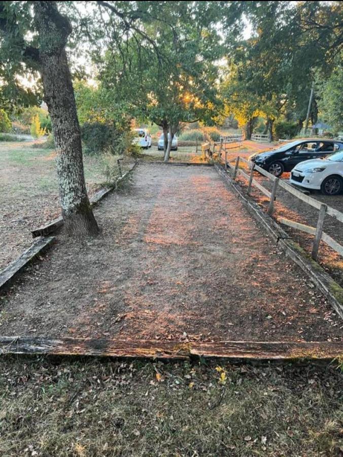 Emplacement Tente Camping Car Saint-Aubin-de-Nabirat Luaran gambar