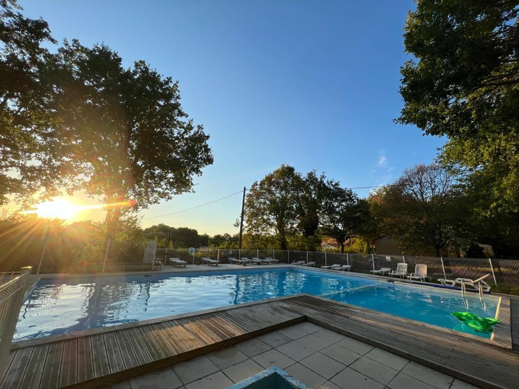 Emplacement Tente Camping Car Saint-Aubin-de-Nabirat Luaran gambar